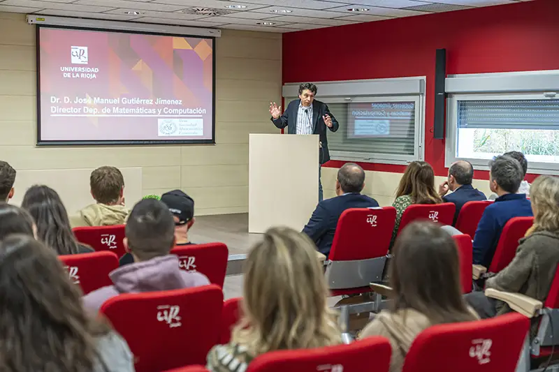 Acto de entrega de los Premios COQIQ al mejor TFG de 2024 en la Facultad de Ciencia y Tecnología de la Universidad de La Rioja