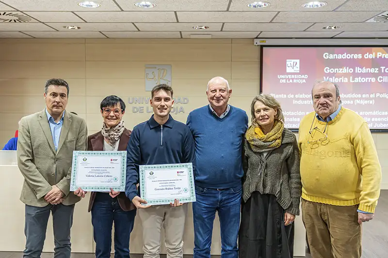 Acto de entrega de los Premios COQIQ al mejor TFG de 2024 en la Facultad de Ciencia y Tecnología de la Universidad de La Rioja