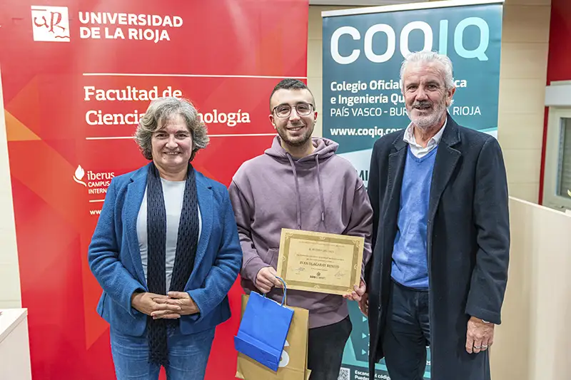 Acto de entrega de los Premios COQIQ al mejor TFG de 2024 en la Facultad de Ciencia y Tecnología de la Universidad de La Rioja