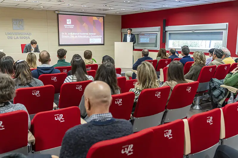 Acto de entrega de los Premios COQIQ al mejor TFG de 2024 en la Facultad de Ciencia y Tecnología de la Universidad de La Rioja