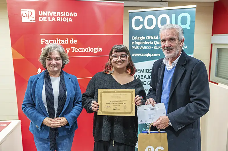 Acto de entrega de los Premios COQIQ al mejor TFG de 2024 en la Facultad de Ciencia y Tecnología de la Universidad de La Rioja