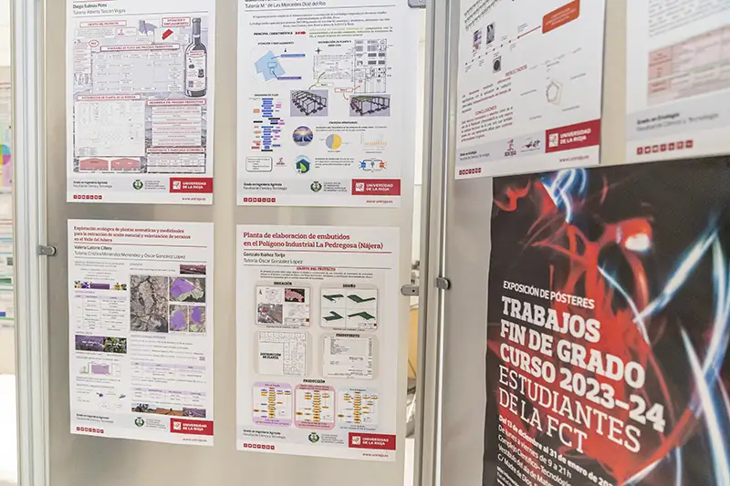 Acto de entrega de los Premios COQIQ al mejor TFG de 2024 en la Facultad de Ciencia y Tecnología de la Universidad de La Rioja