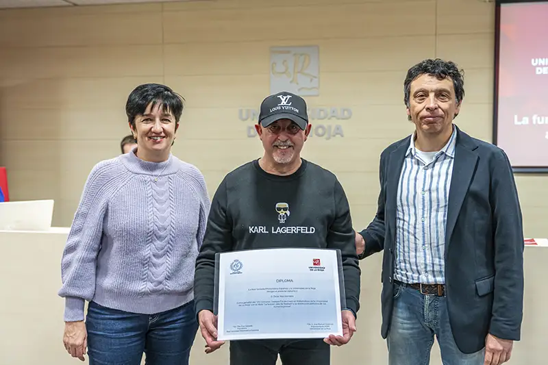 Acto de entrega de los Premios COQIQ al mejor TFG de 2024 en la Facultad de Ciencia y Tecnología de la Universidad de La Rioja