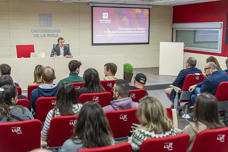 Acto de entrega de los Premios COQIQ al mejor TFG de 2024 en la Facultad de Ciencia y Tecnología de la Universidad de La Rioja