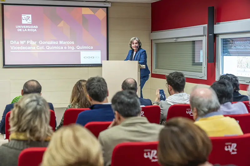 Acto de entrega de los Premios COQIQ al mejor TFG de 2024 en la Facultad de Ciencia y Tecnología de la Universidad de La Rioja