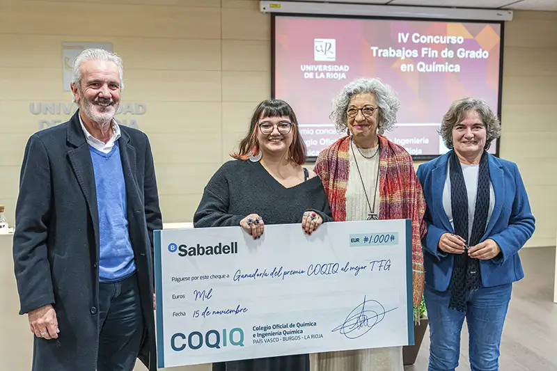 Acto de entrega de los Premios COQIQ al mejor TFG de 2024 en la Facultad de Ciencia y Tecnología de la Universidad de La Rioja