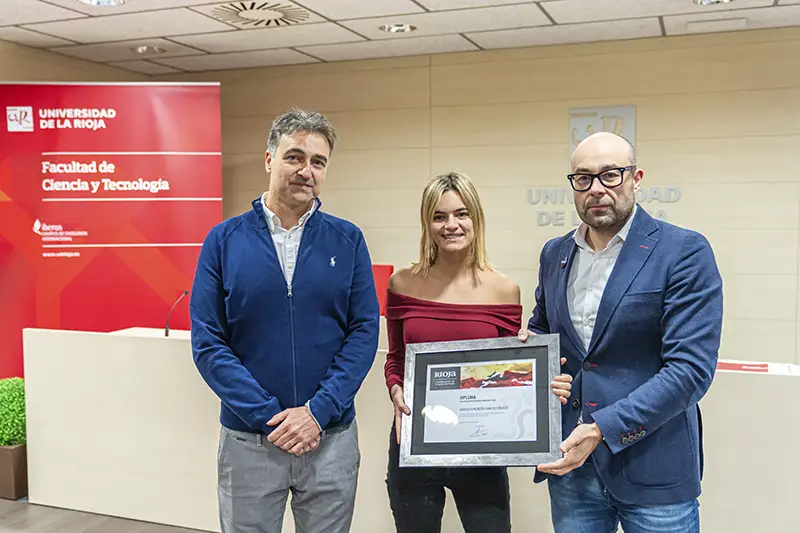 Acto de entrega de los Premios COQIQ al mejor TFG de 2024 en la Facultad de Ciencia y Tecnología de la Universidad de La Rioja