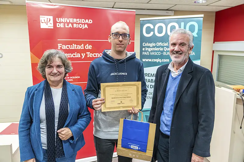 Acto de entrega de los Premios COQIQ al mejor TFG de 2024 en la Facultad de Ciencia y Tecnología de la Universidad de La Rioja